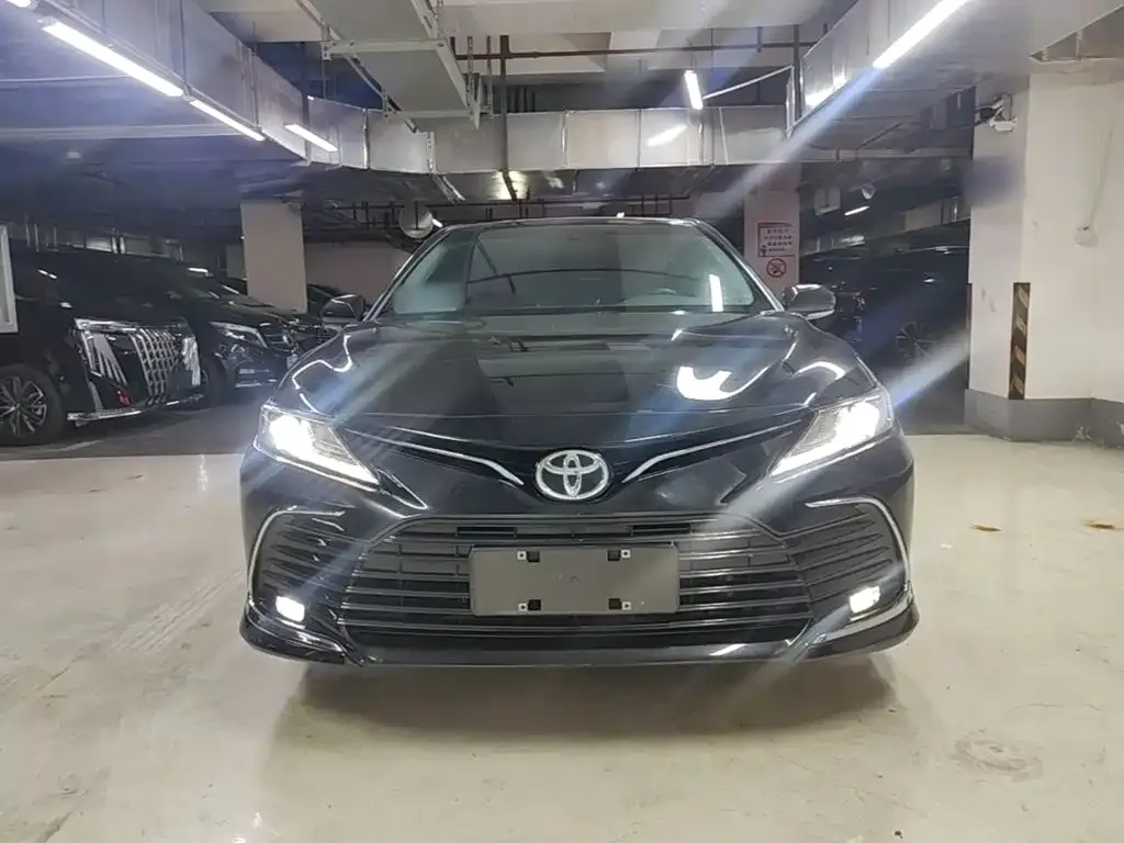 Toyota Camry — фото 5