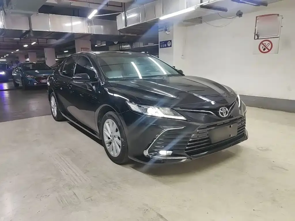 Toyota Camry — фото 9