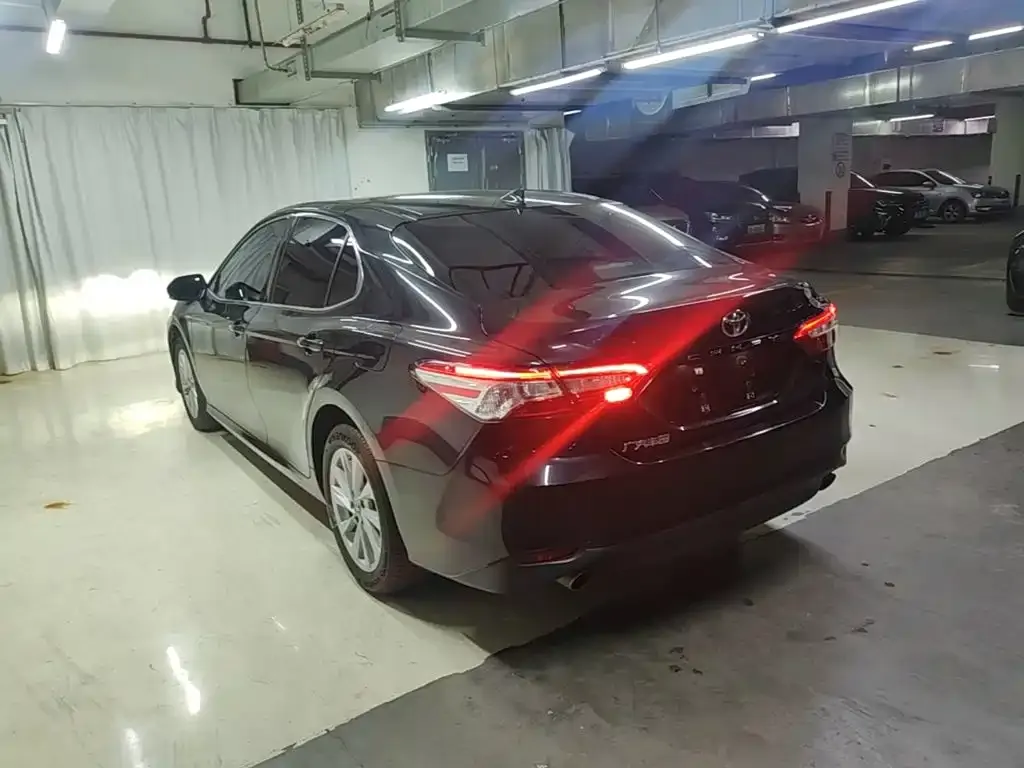 Toyota Camry — фото 8