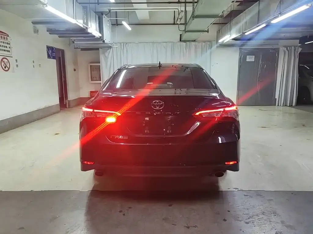 Toyota Camry — фото 7