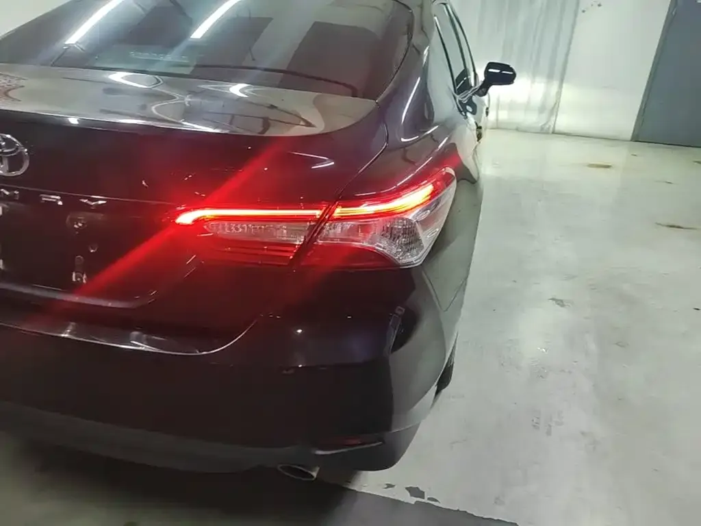 Toyota Camry — фото 10