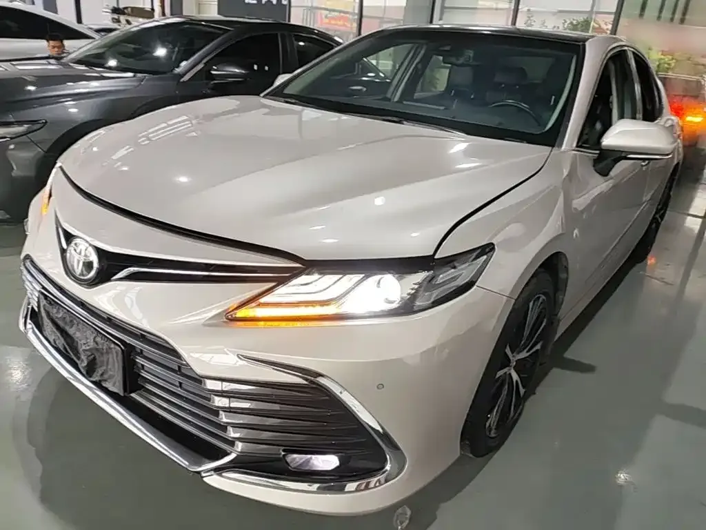 Toyota Camry — фото 10