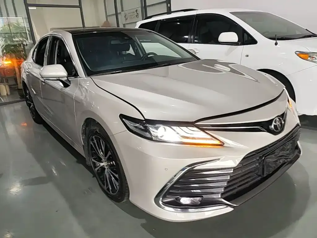 Toyota Camry — фото 8