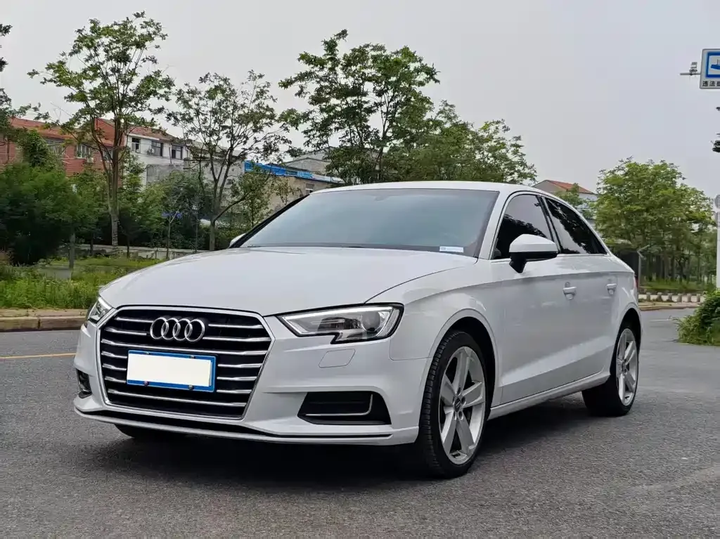 Audi A3 — фото 1