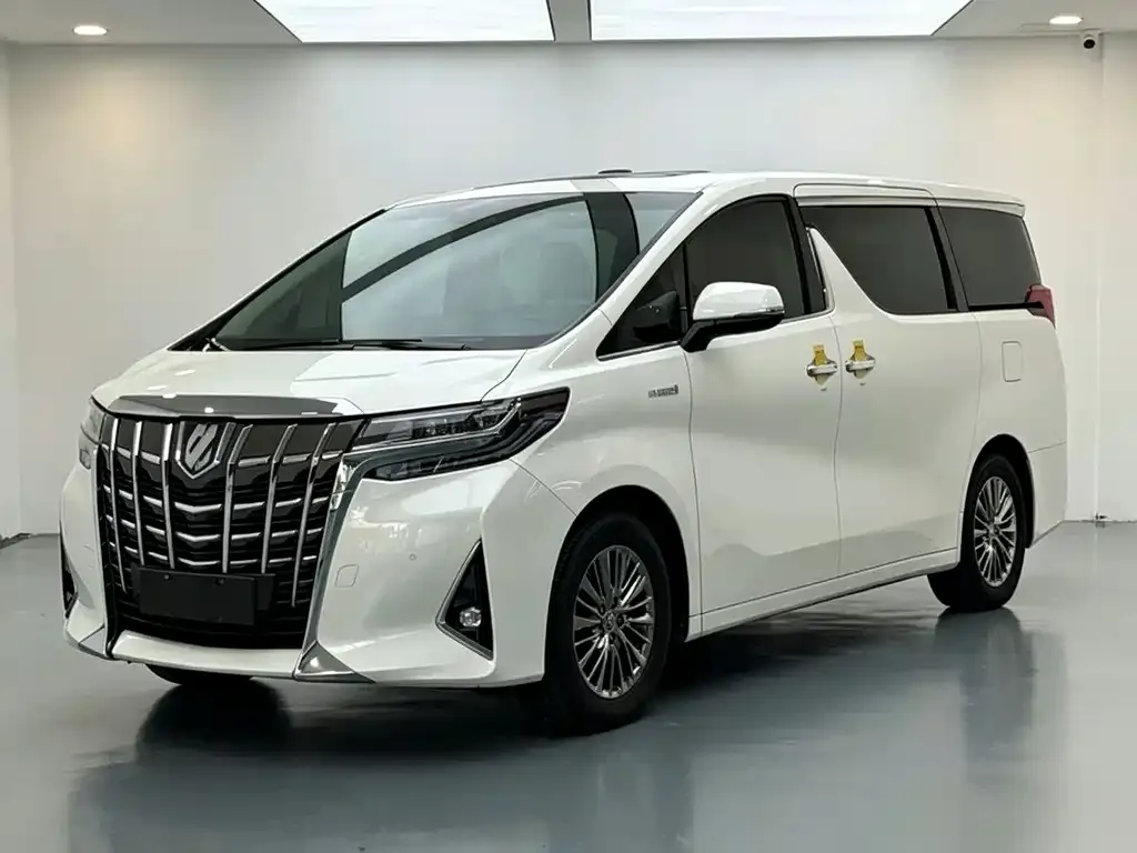 Toyota Alphard — фото 1