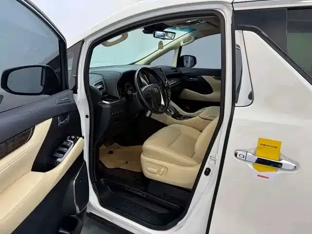 Toyota Alphard — фото 3