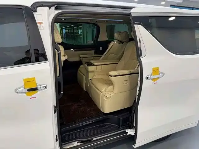 Toyota Alphard — фото 6