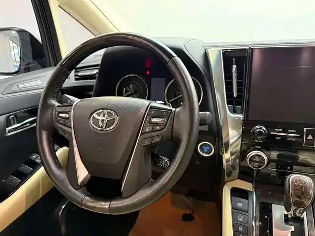 Toyota Alphard — фото 7