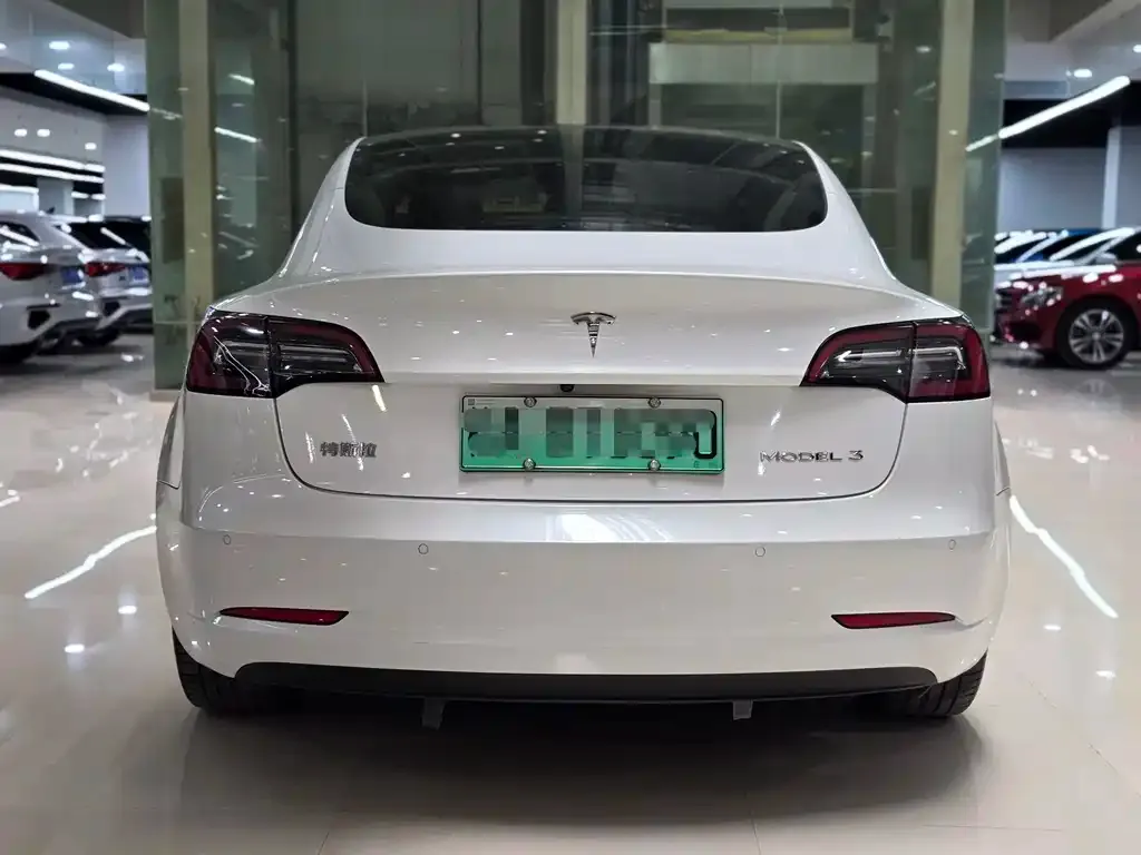 Tesla Model 3 — фото 5