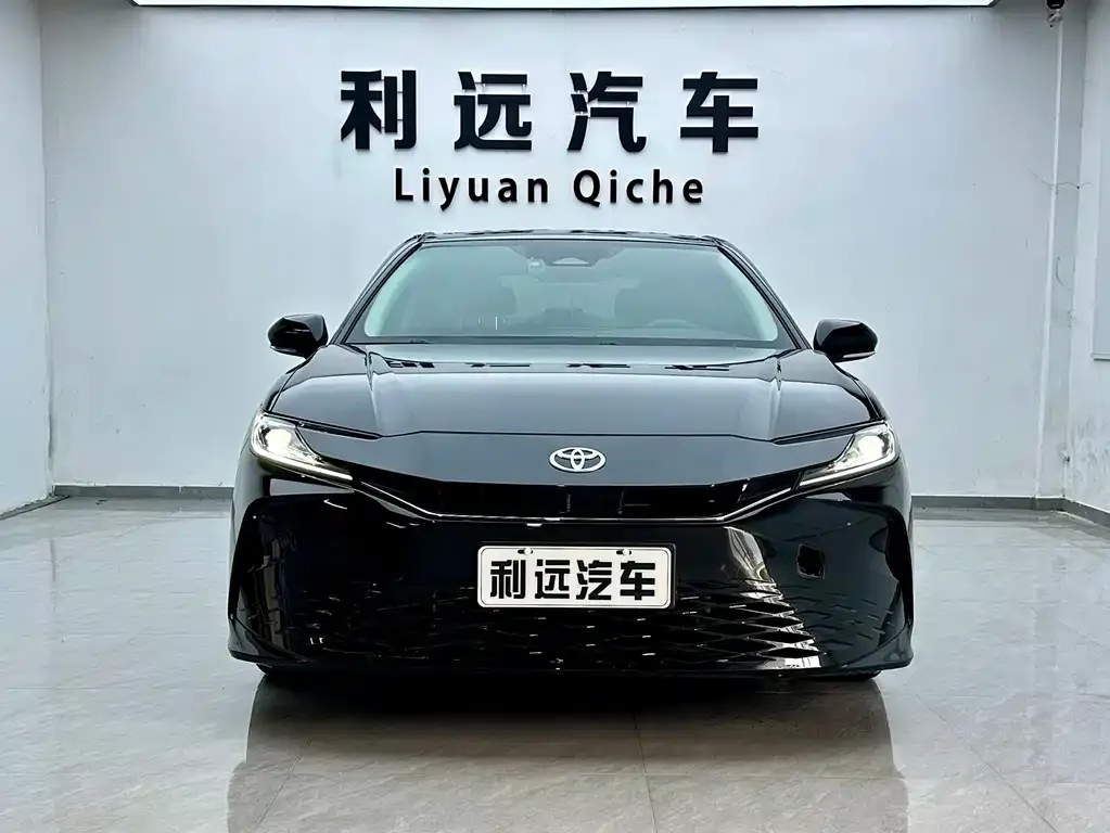 Toyota Camry — фото 5