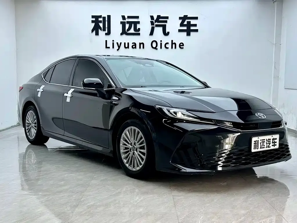 Toyota Camry — фото 3