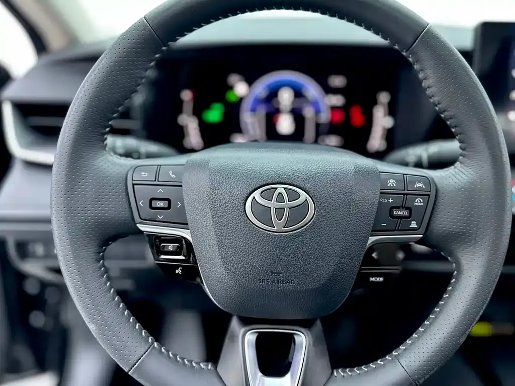 Toyota Camry — фото 10