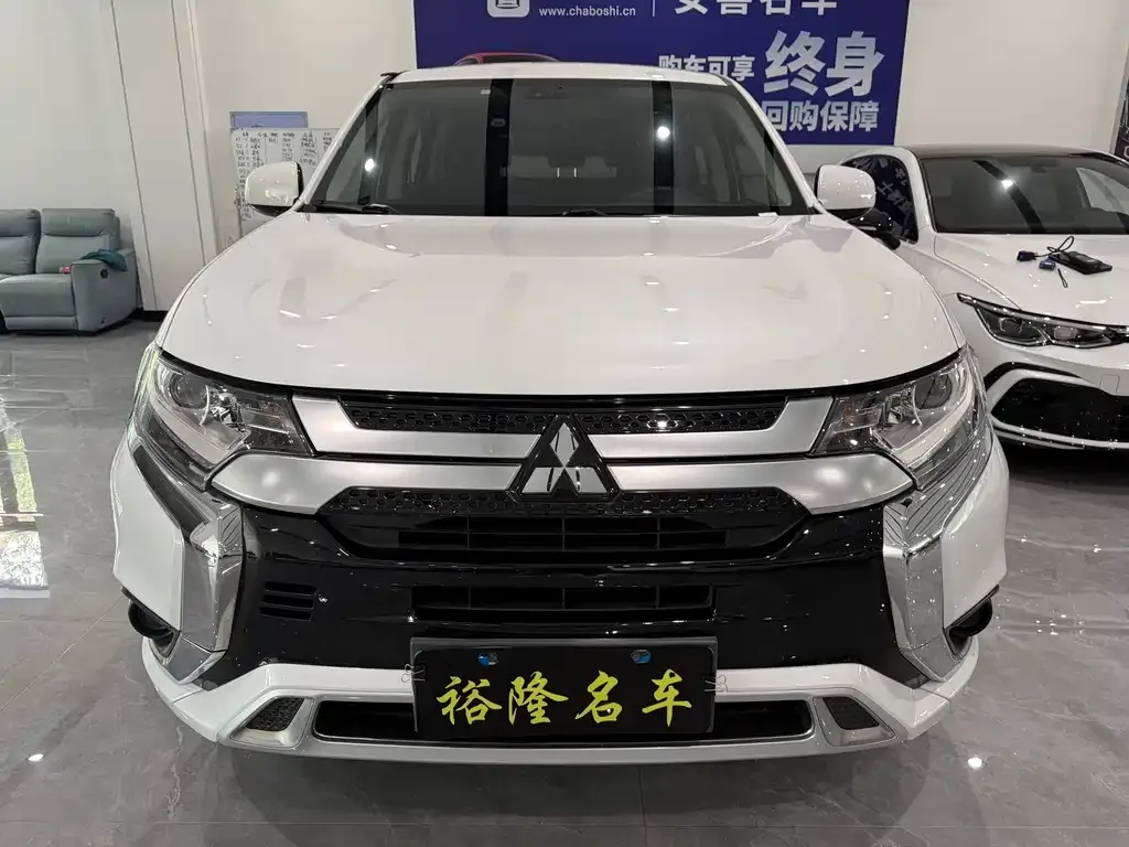Mitsubishi Outlander — фото 3