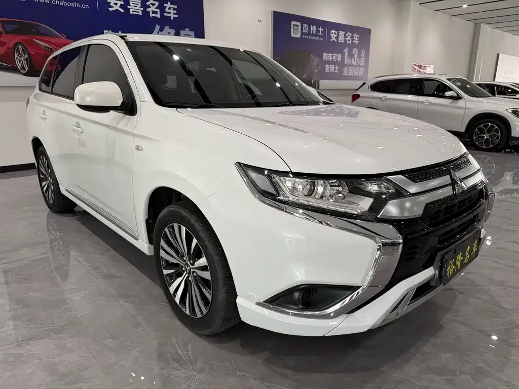 Mitsubishi Outlander — фото 6