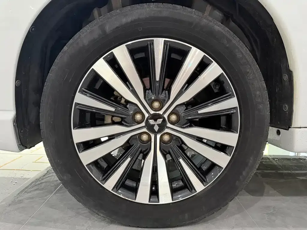 Mitsubishi Outlander — фото 10