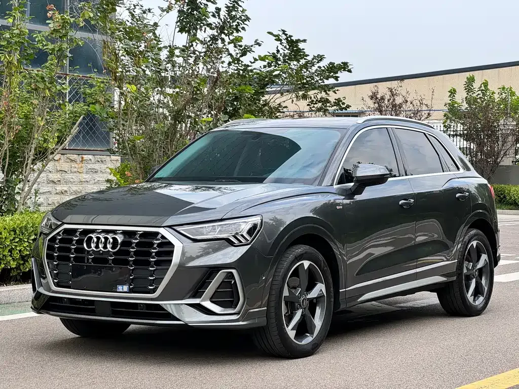 Audi Q3 — фото 1
