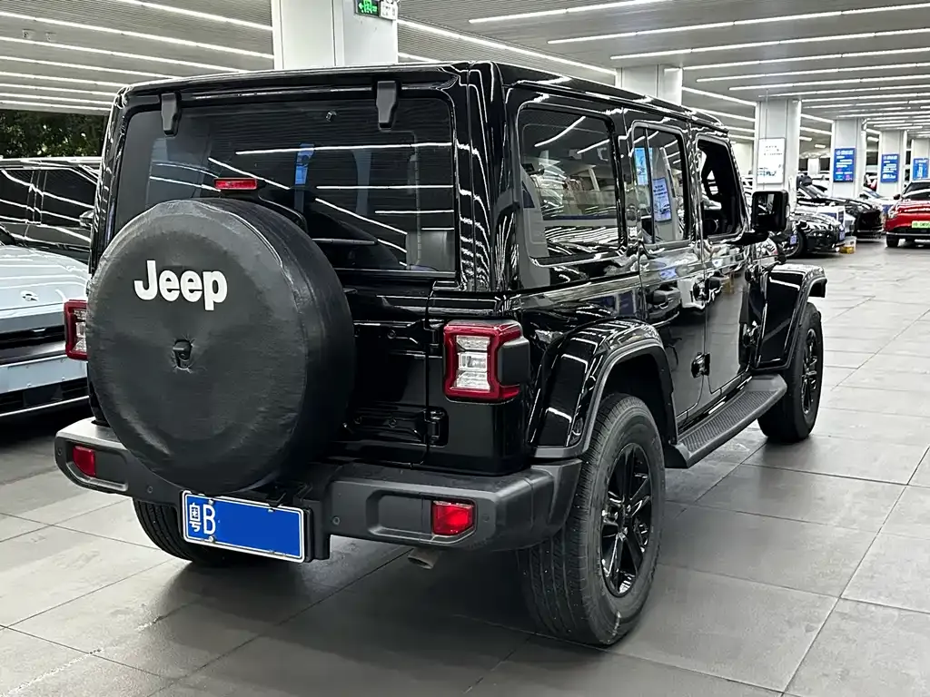 Jeep Wrangler — фото 9