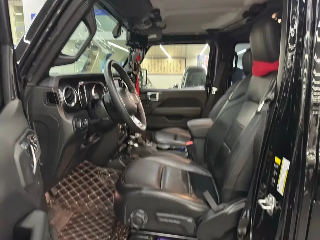 Jeep Wrangler — фото 2