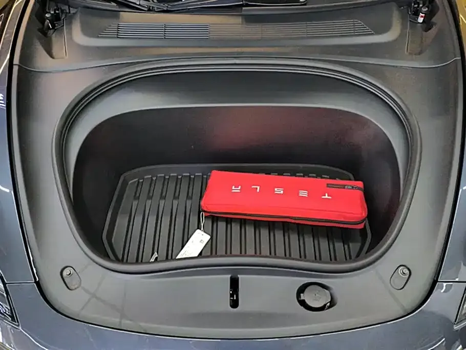 Tesla Model 3 — фото 6
