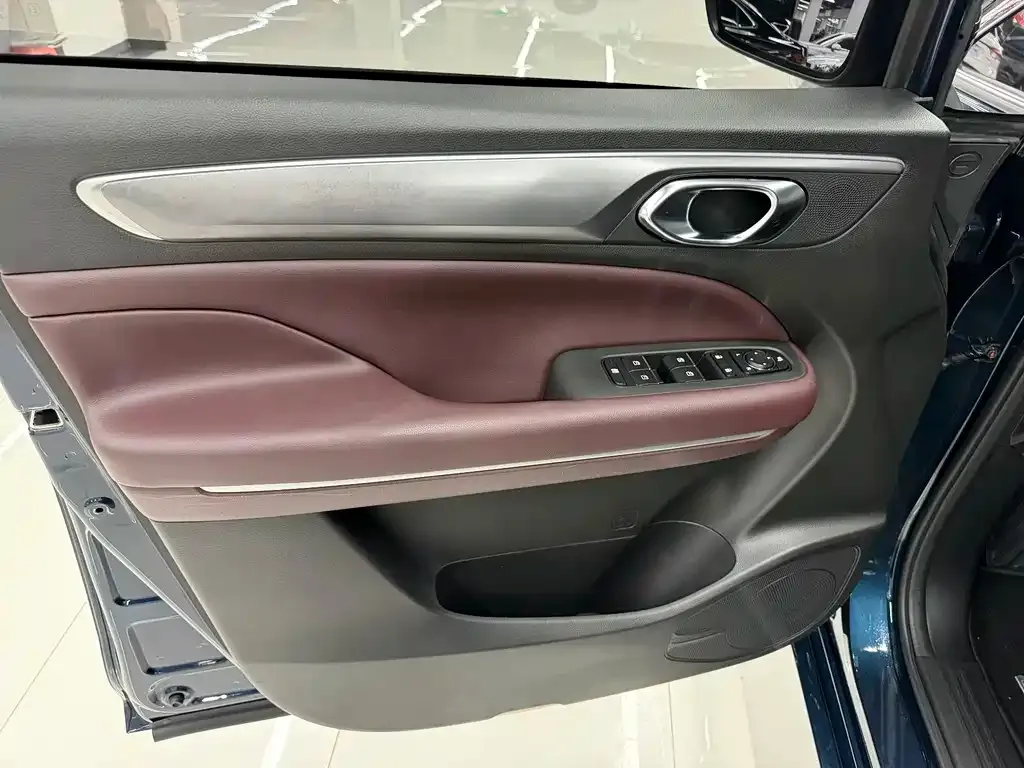 GAC Motor Trumpchi M6 — фото 3