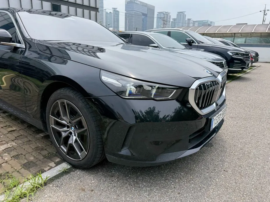 BMW 5-Series — фото 1