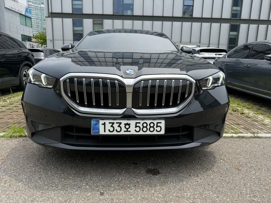 BMW 5-Series — фото 10