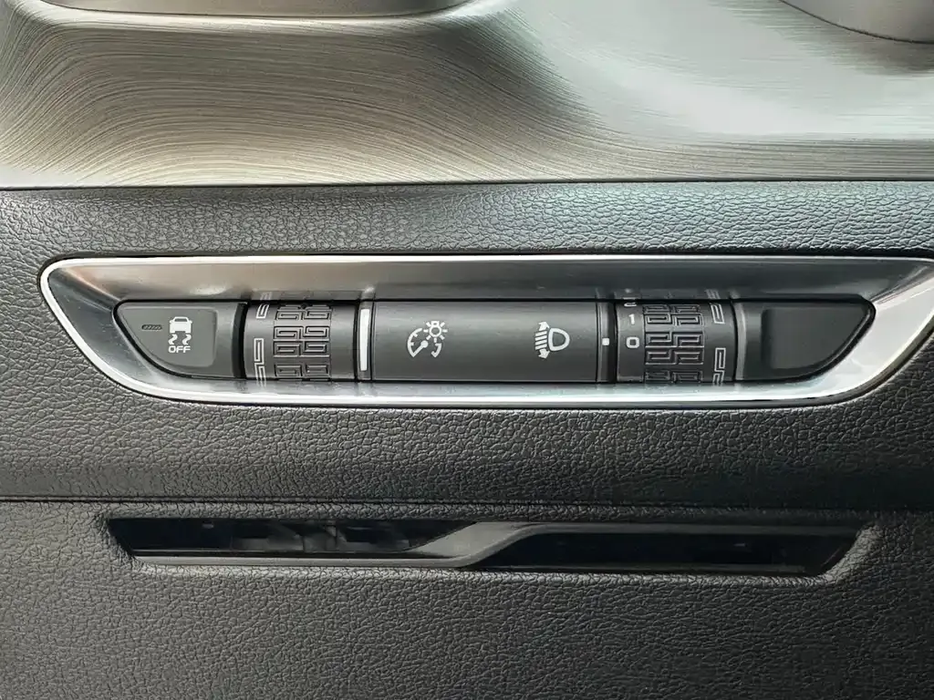 Geely Binyue — фото 10