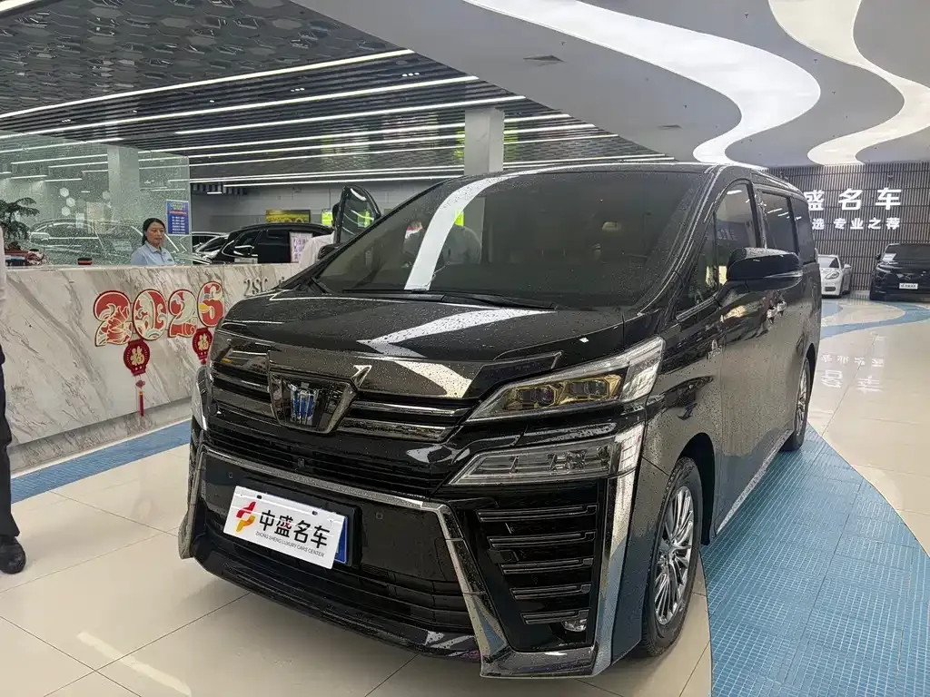 Toyota Vellfire — фото 1