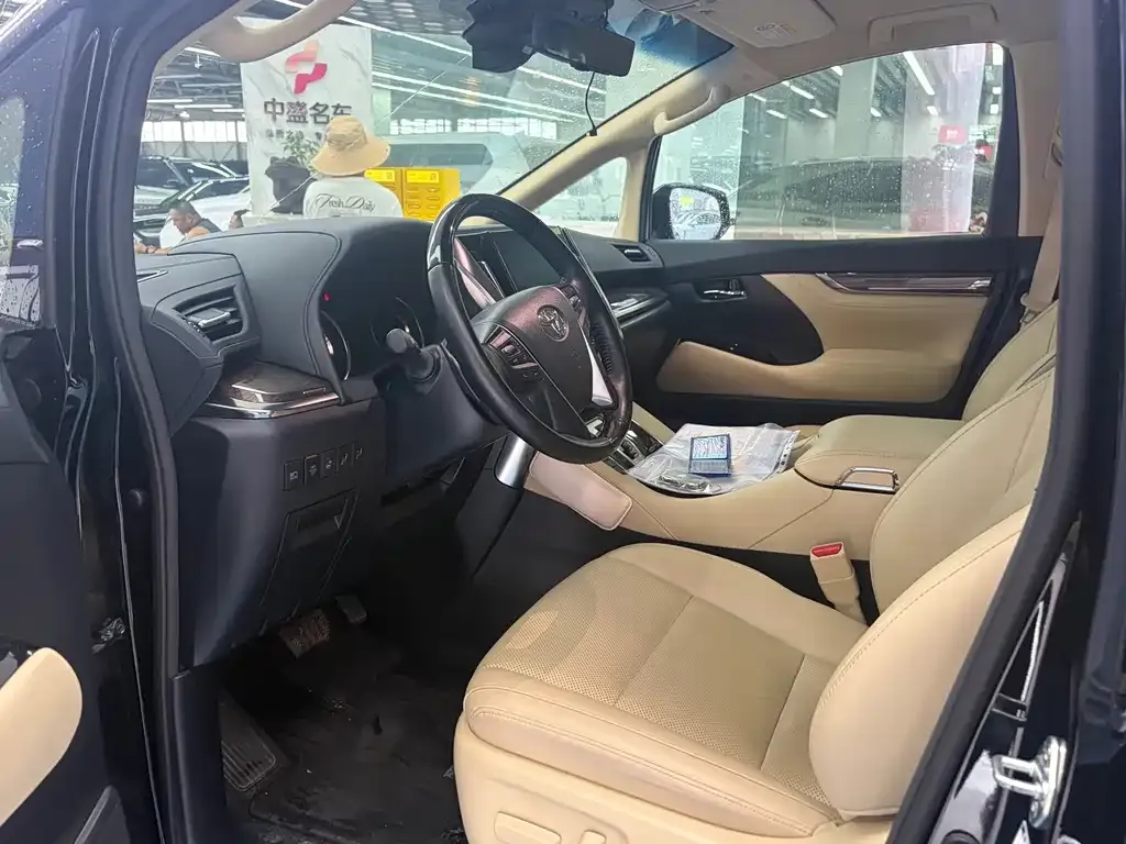 Toyota Vellfire — фото 9
