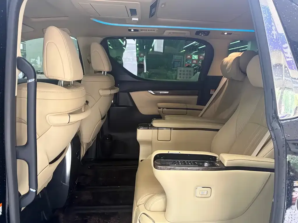 Toyota Vellfire — фото 4