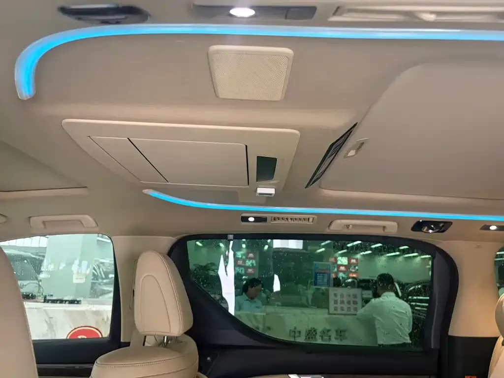 Toyota Vellfire — фото 3