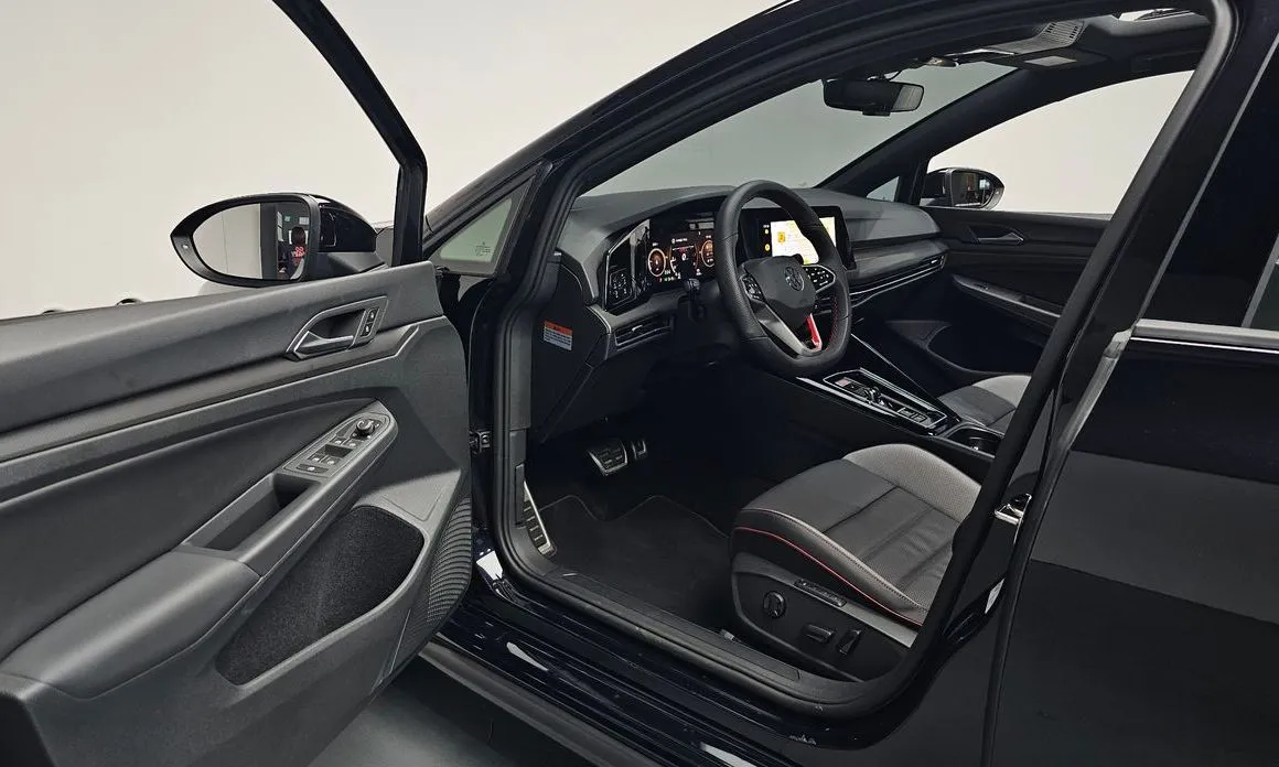 Volkswagen Golf 2024 из KR, фото 4
