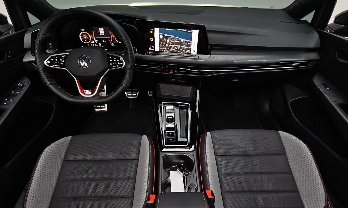 Volkswagen Golf 2024 из KR, фото 3