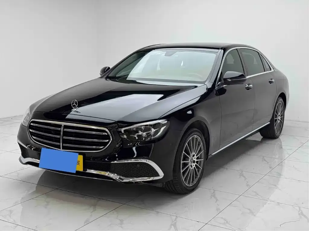 Mercedes-Benz E-Class — фото 1