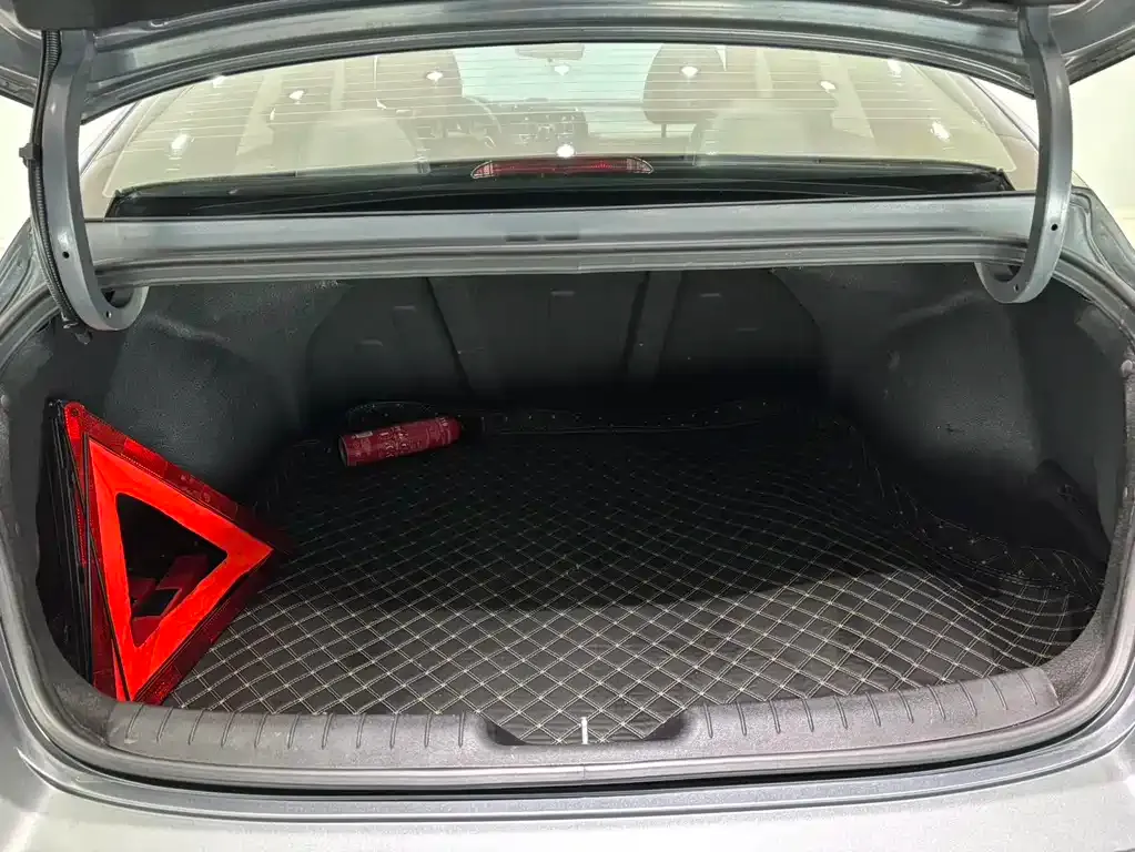 Hyundai Elantra — фото 10