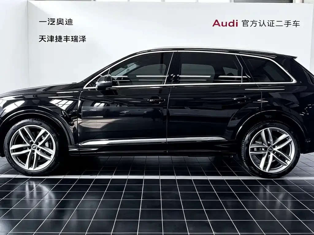 Audi Q7 — фото 10
