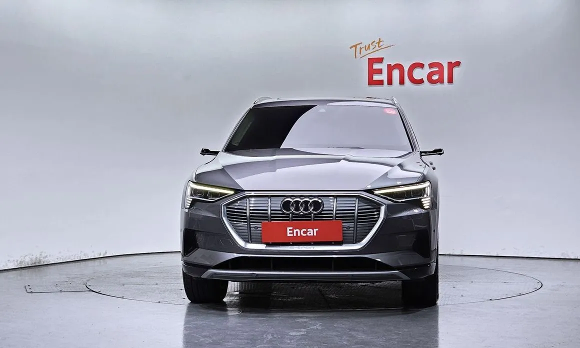 Audi e-tron — фото 2