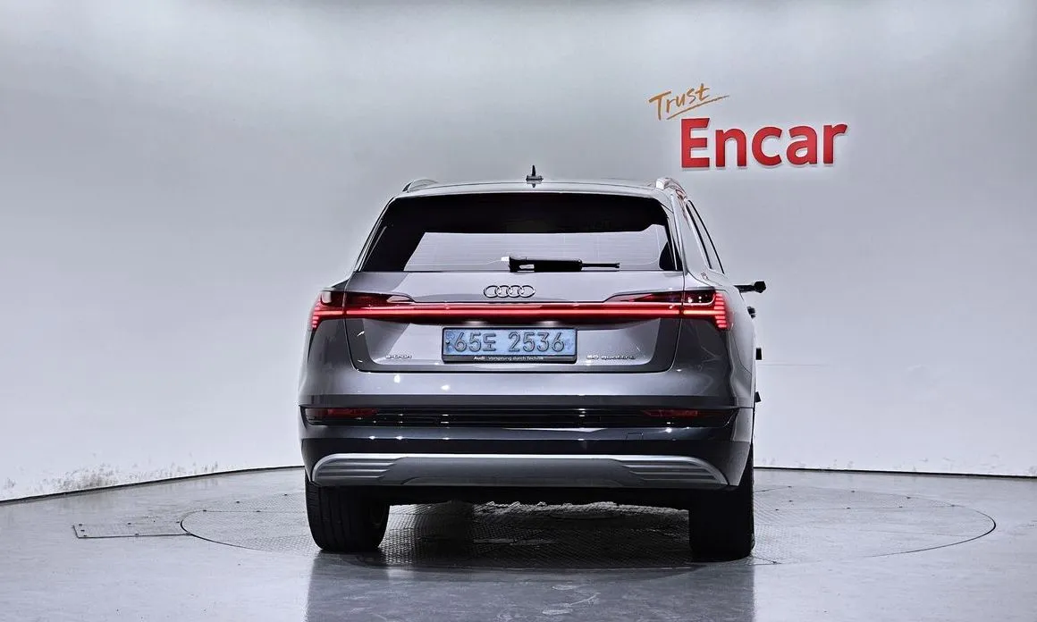 Audi e-tron — фото 4