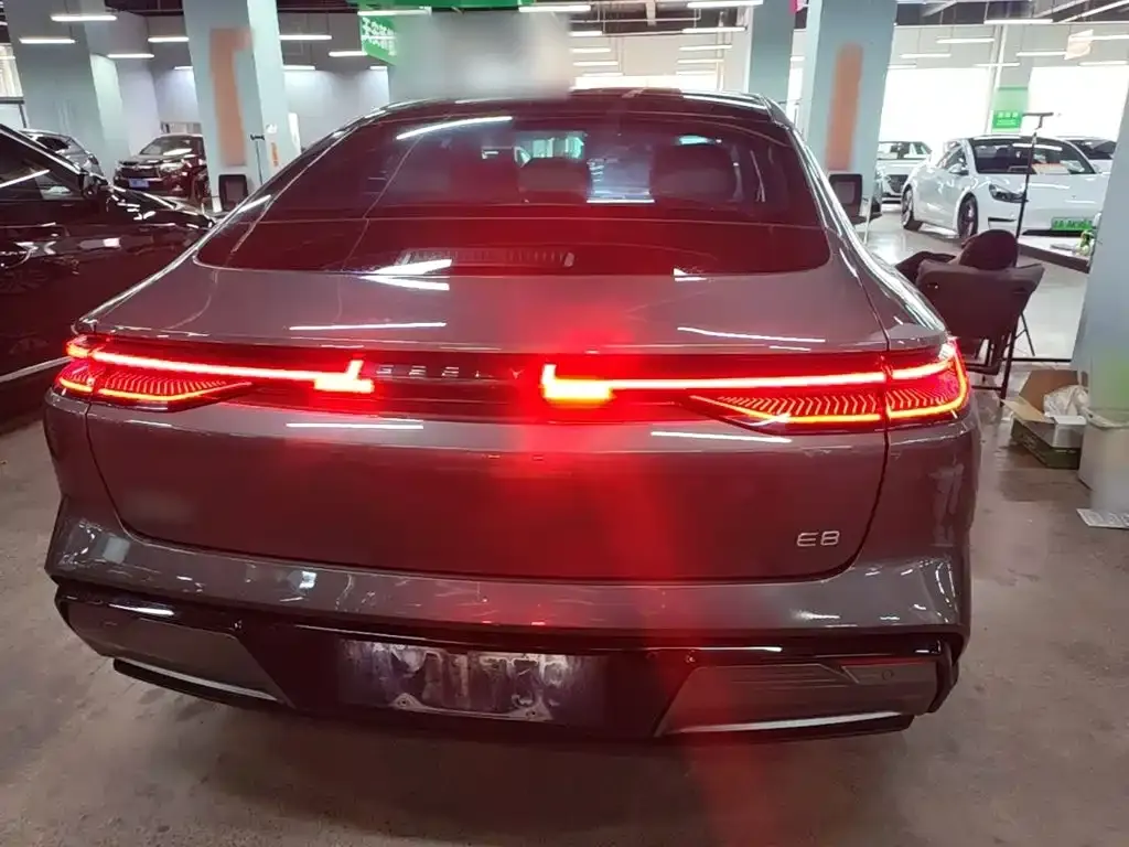Geely Galaxy E8 — фото 10