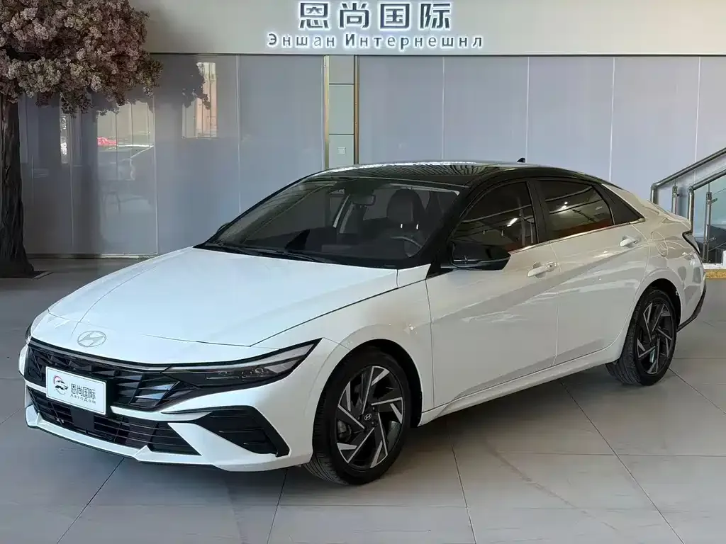 Hyundai Elantra — фото 1