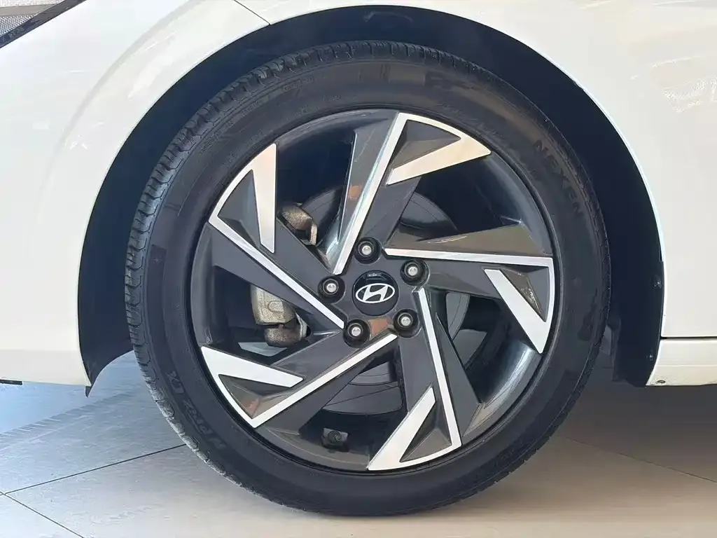 Hyundai Elantra — фото 6