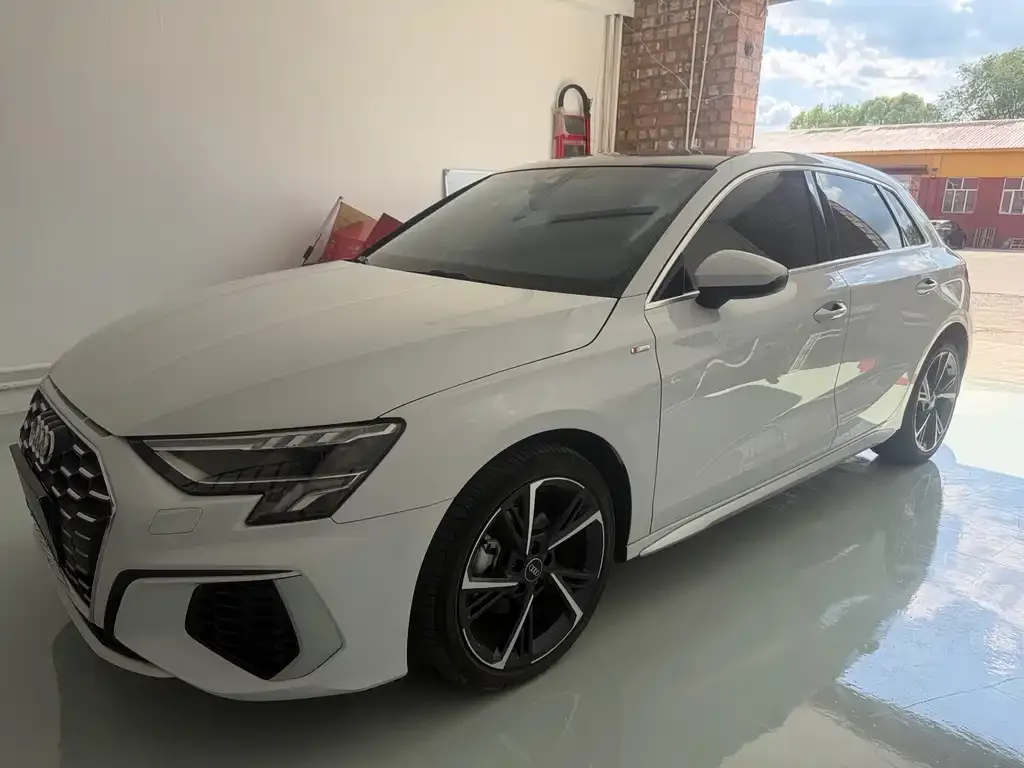Audi A3 — фото 1