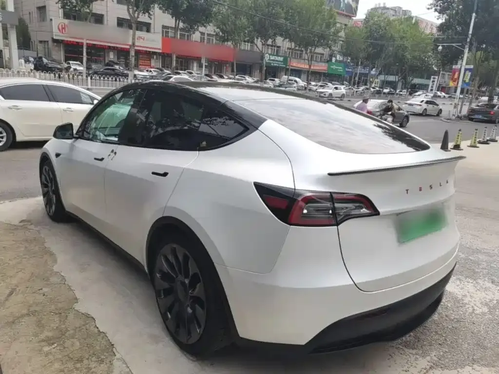 Tesla Model Y — фото 7