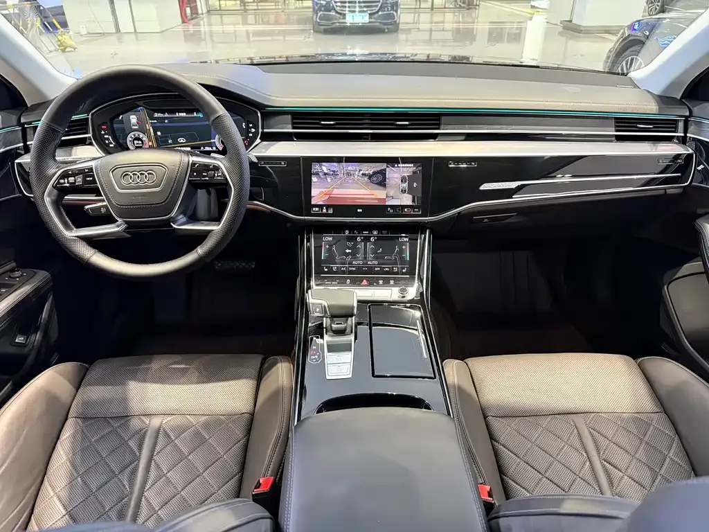 Audi A8 — фото 10