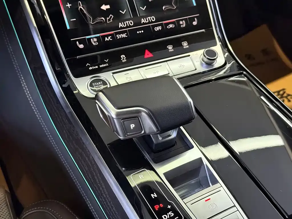 Audi A8 — фото 4