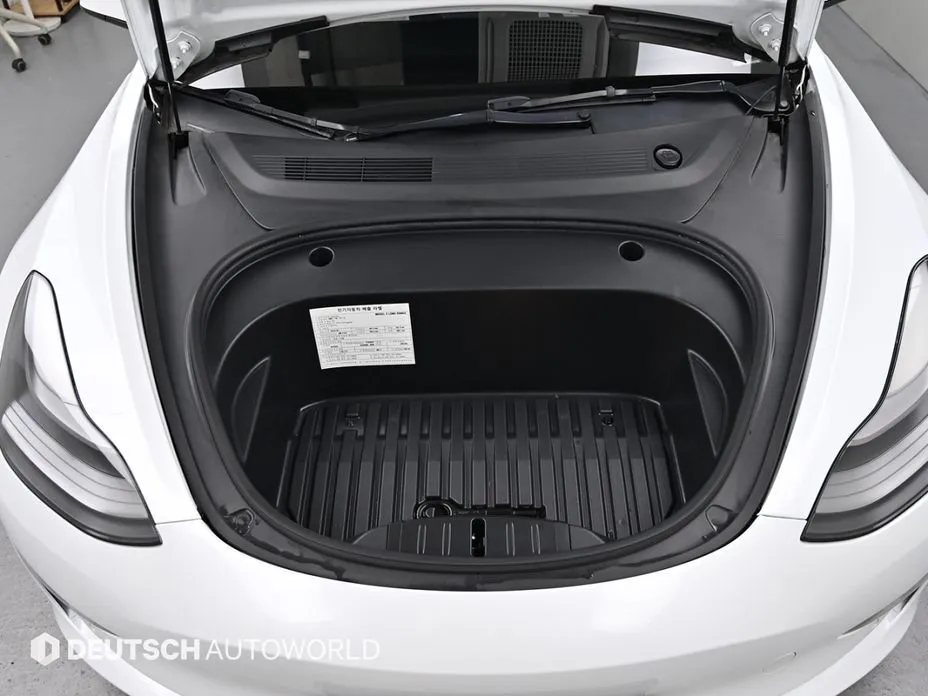 Tesla Model 3 — фото 10