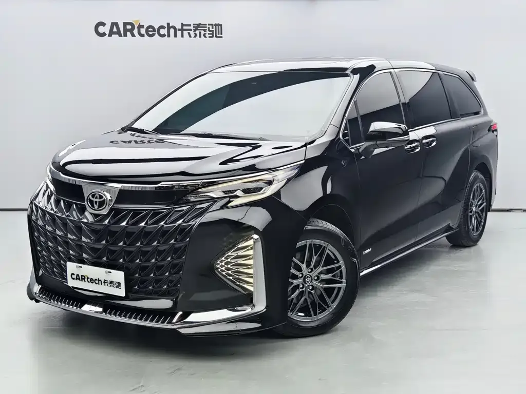 Toyota Sienna — фото 1