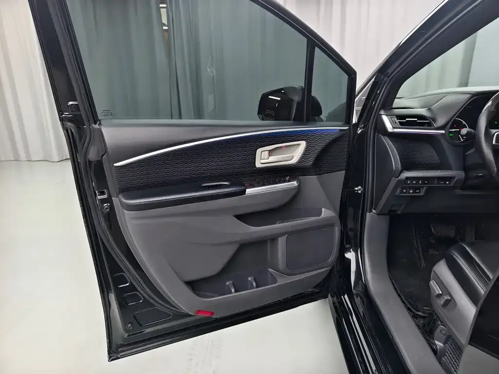 Toyota Sienna — фото 4