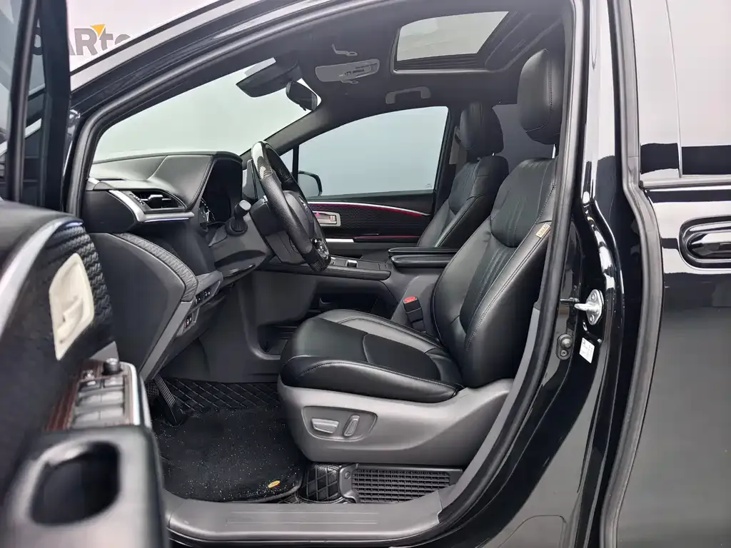 Toyota Sienna — фото 9