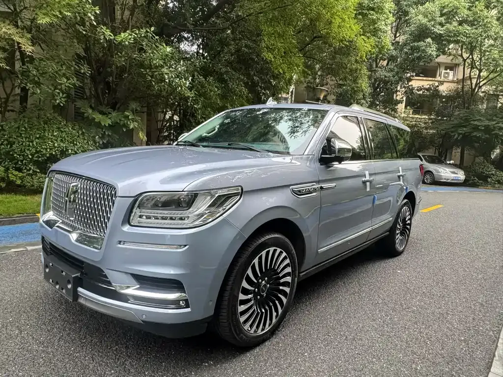 Lincoln Navigator — фото 1